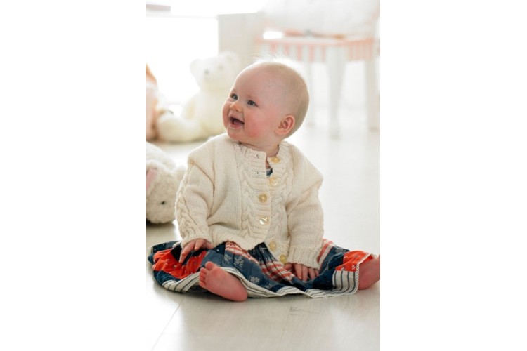 Baby Sweater & Cardigan Pattern 4 Ply 8977